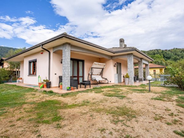 casa indipendente in vendita a Grantola