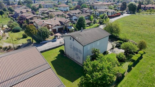 casa indipendente in vendita ad Inarzo