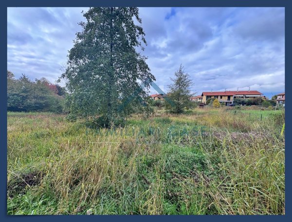 terreno agricolo in vendita ad Inarzo