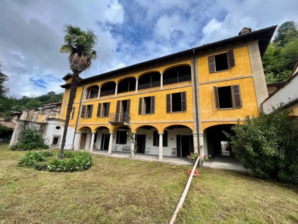 casa indipendente in vendita ad Induno Olona in zona Olona