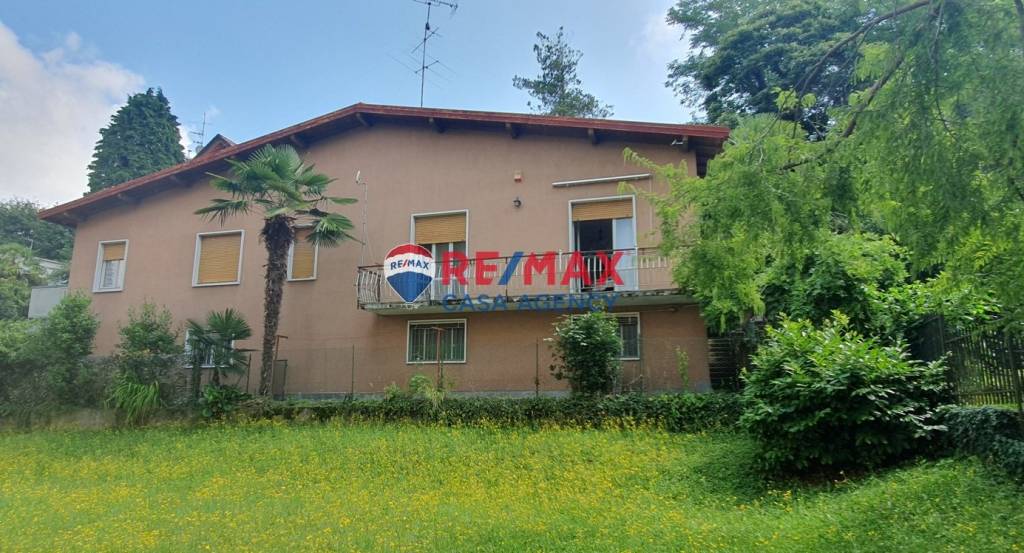 casa indipendente in vendita ad Induno Olona in zona Olona
