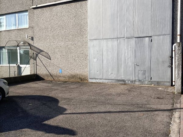 locale commerciale in vendita ad Induno Olona