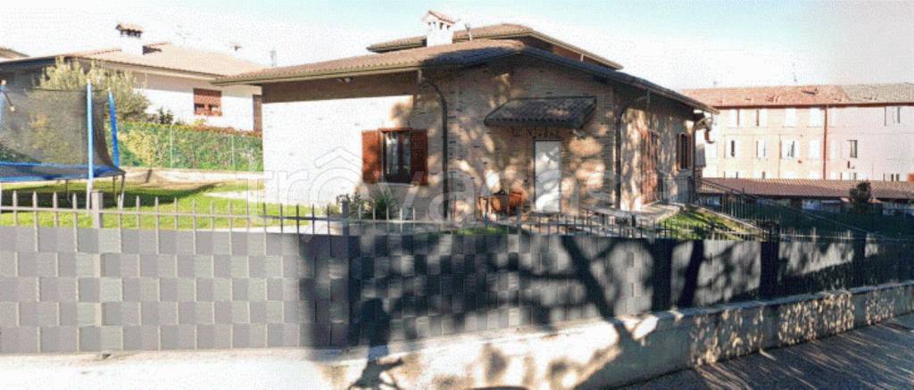 casa indipendente in vendita ad Induno Olona in zona Olona