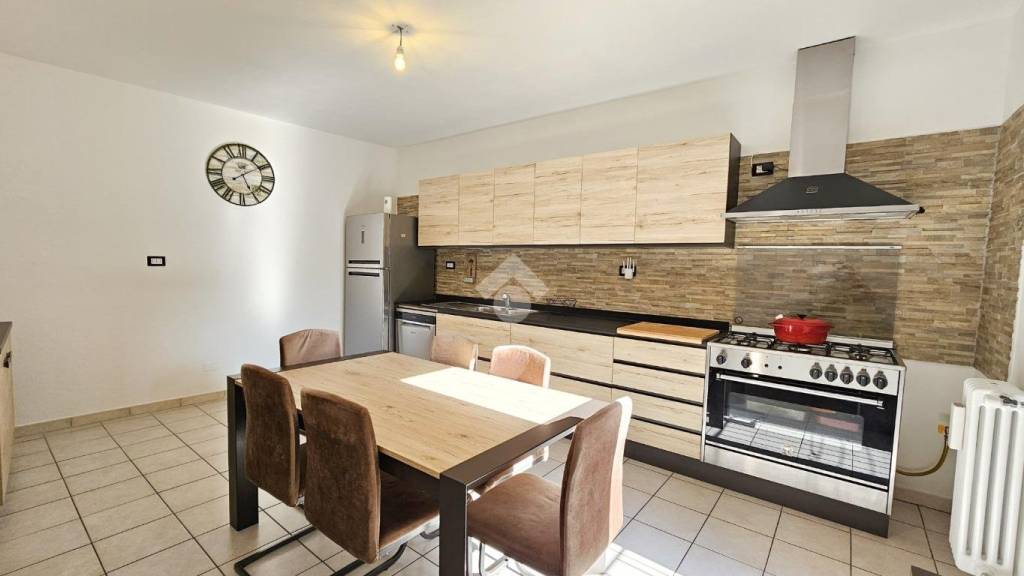 casa indipendente in vendita ad Induno Olona in zona Olona