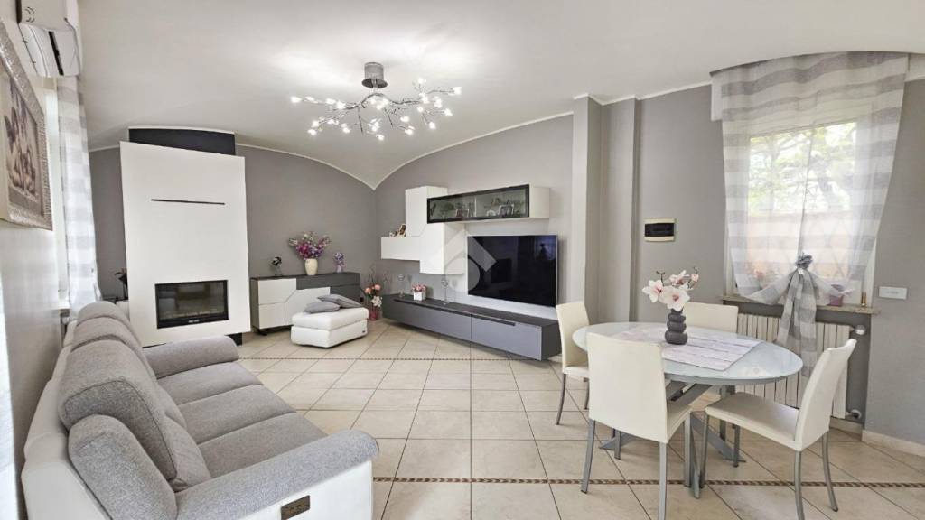 casa indipendente in vendita ad Induno Olona in zona Olona