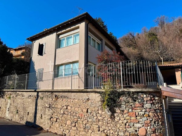 casa indipendente in vendita ad Induno Olona in zona Olona