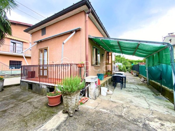 casa indipendente in vendita ad Induno Olona in zona Olona