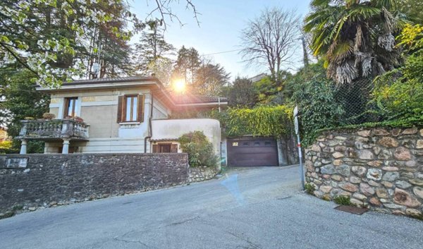 casa indipendente in vendita ad Induno Olona in zona Olona