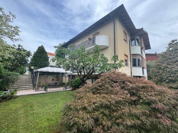 casa indipendente in vendita ad Induno Olona in zona Olona