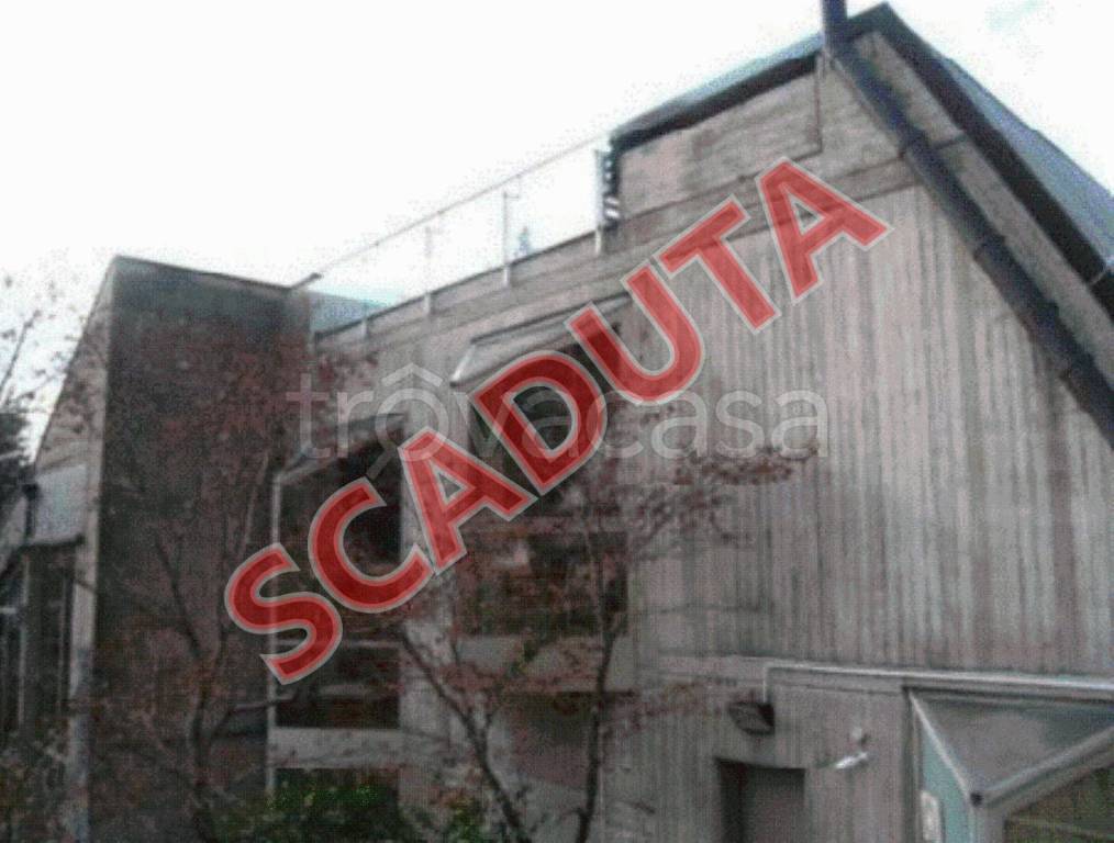 negozio in vendita ad Induno Olona in zona Olona