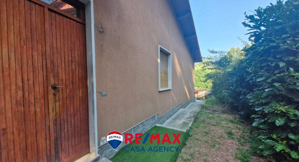 casa indipendente in vendita ad Induno Olona in zona Olona