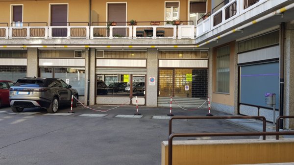 negozio in vendita ad Induno Olona