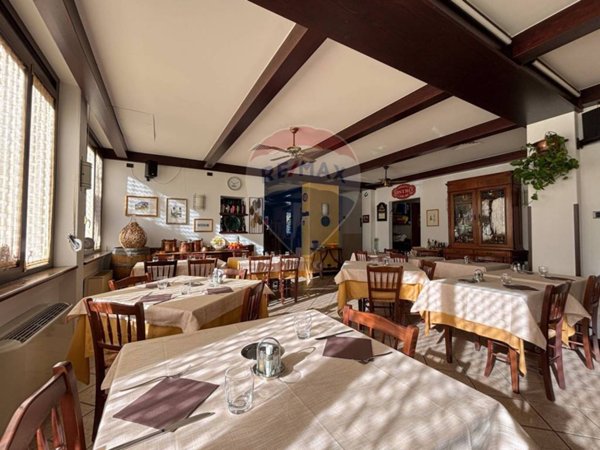 negozio in vendita ad Induno Olona in zona Olona