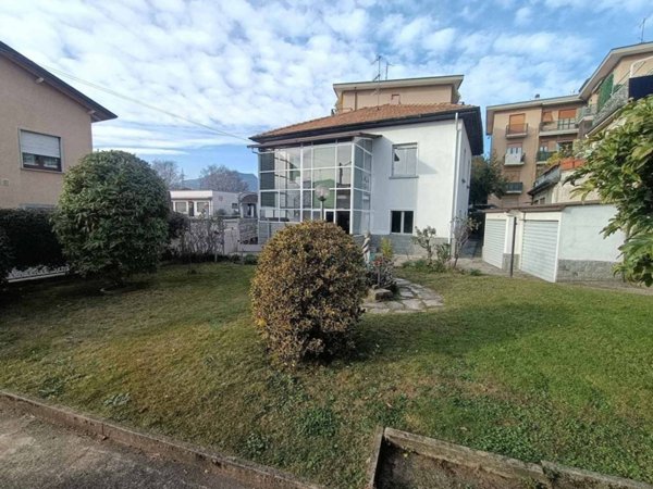 casa indipendente in vendita ad Induno Olona in zona Olona