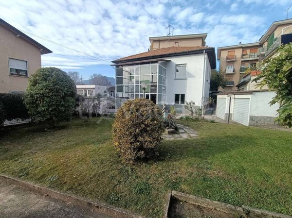 casa indipendente in vendita ad Induno Olona in zona Olona