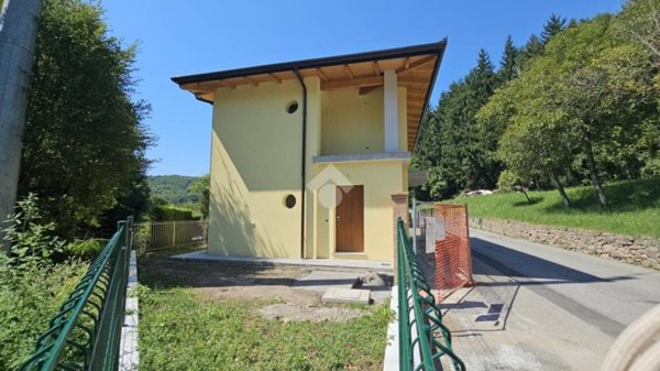casa indipendente in vendita ad Induno Olona in zona Olona