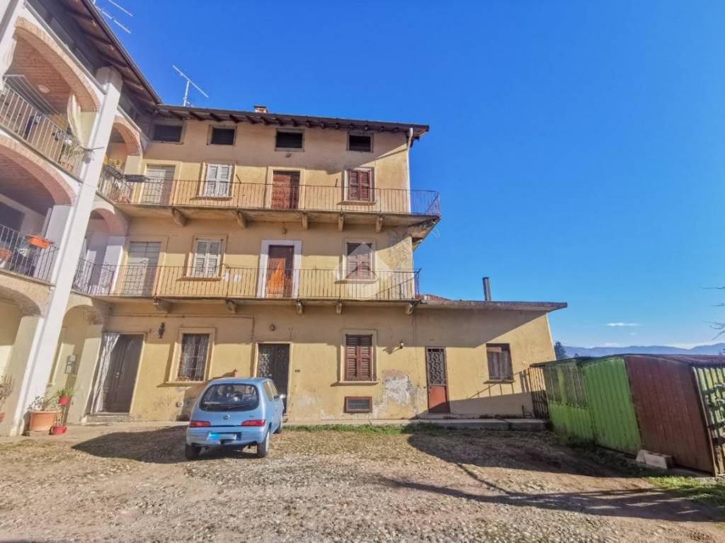 casa indipendente in vendita ad Induno Olona in zona Olona