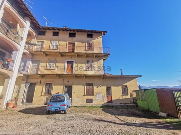 esavano in vendita ad Induno Olona