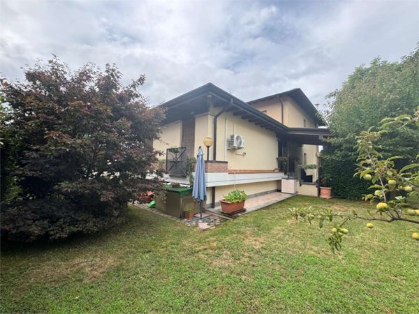 casa indipendente in vendita ad Induno Olona