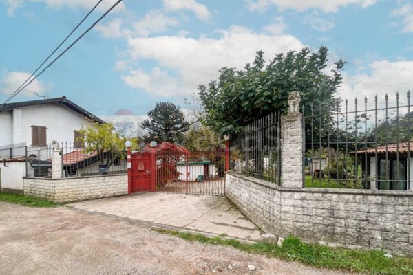 casa indipendente in vendita ad Induno Olona