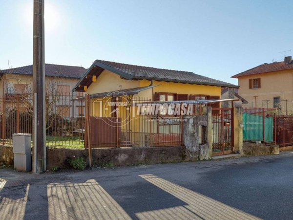 casa indipendente in vendita ad Induno Olona in zona San Pietro