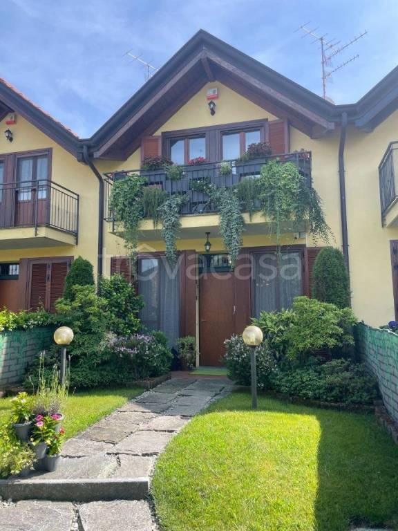 casa indipendente in vendita ad Induno Olona