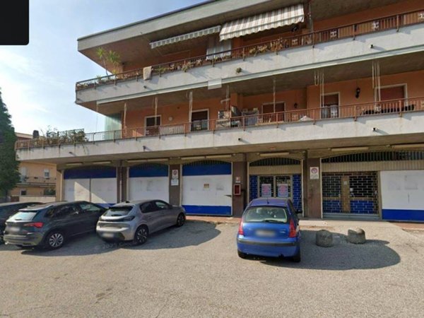 locale commerciale in vendita ad Induno Olona
