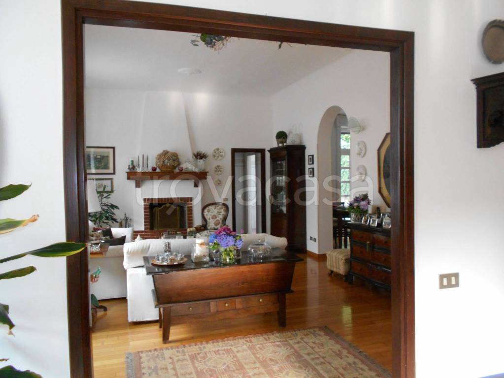 casa indipendente in vendita ad Induno Olona in zona Olona