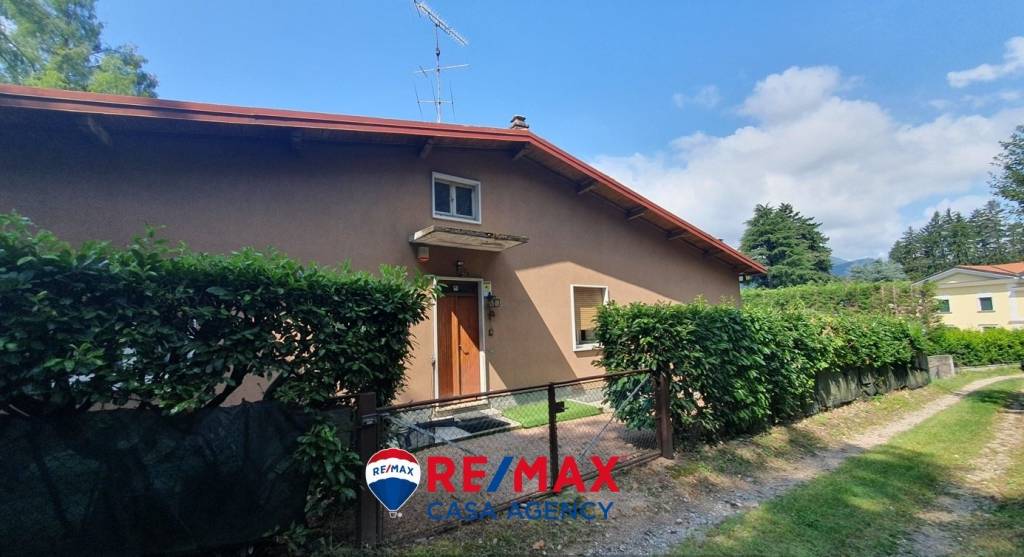 casa indipendente in vendita ad Induno Olona in zona Olona