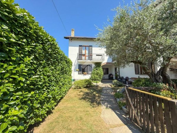 casa indipendente in vendita ad Induno Olona in zona Olona