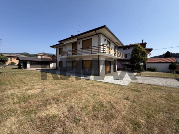 casa indipendente in vendita ad Induno Olona in zona San Pietro
