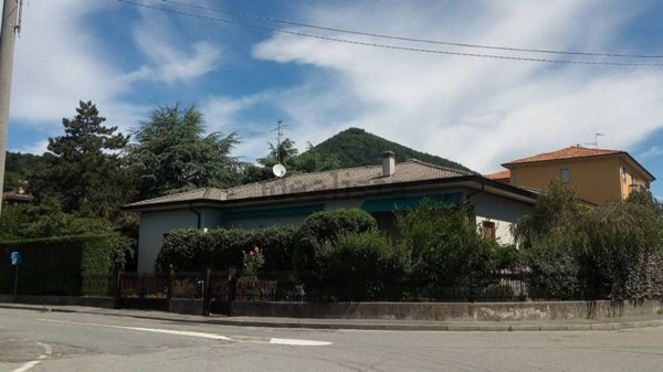 casa indipendente in vendita ad Induno Olona in zona Olona