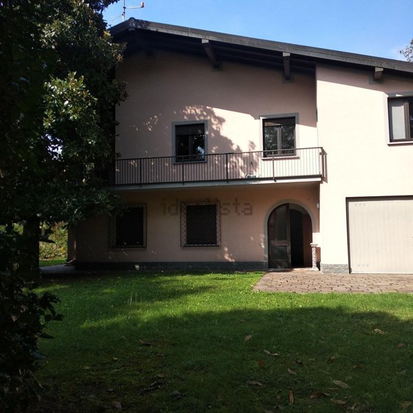 casa indipendente in vendita ad Ispra