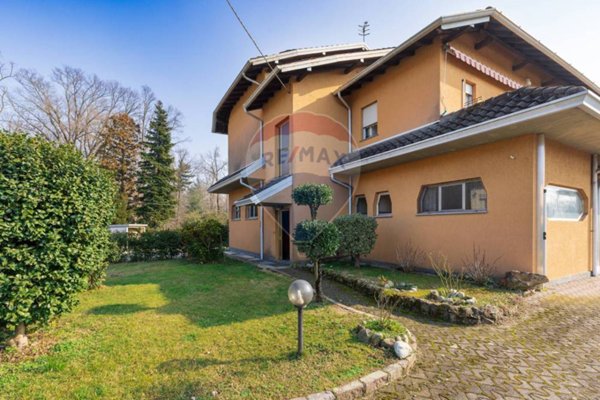 casa indipendente in vendita ad Ispra