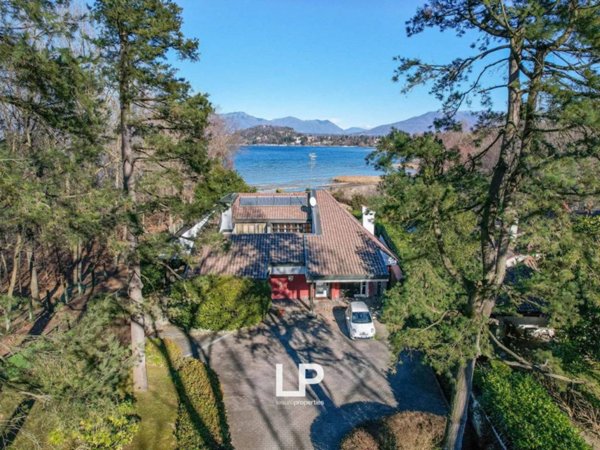 casa indipendente in vendita ad Ispra