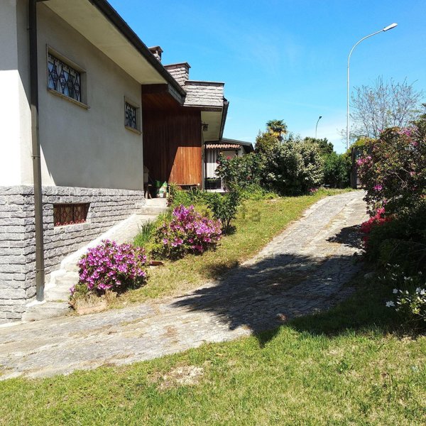 casa indipendente in vendita ad Ispra