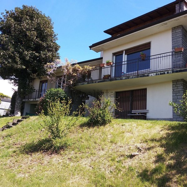casa indipendente in vendita ad Ispra