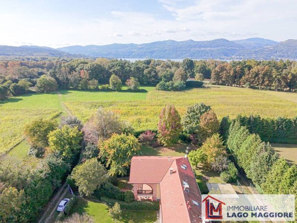 casa indipendente in vendita ad Ispra in zona Quassa