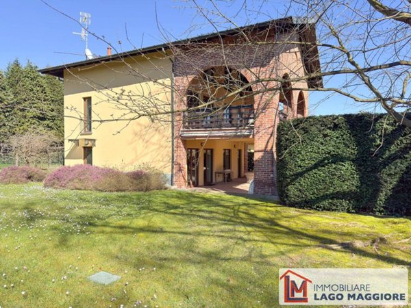 casa indipendente in vendita ad Ispra in zona Quassa