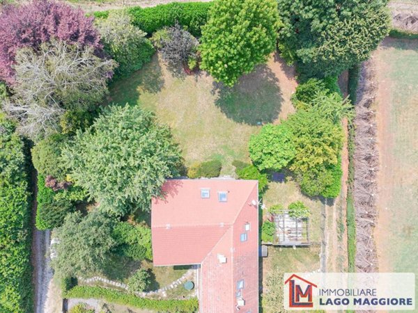 casa indipendente in vendita ad Ispra in zona Quassa