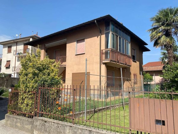 casa indipendente in vendita ad Ispra