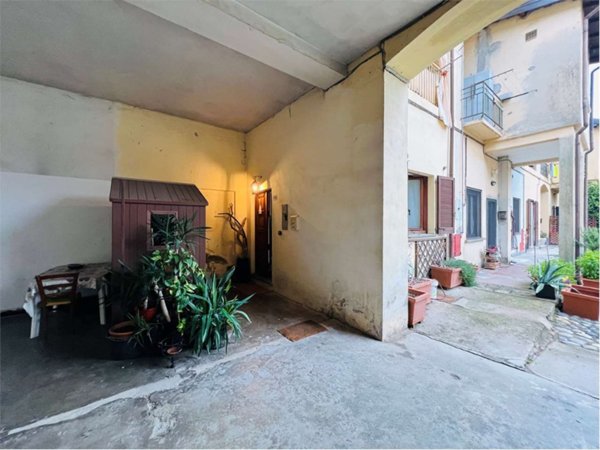 appartamento in vendita ad Ispra in zona Cascine