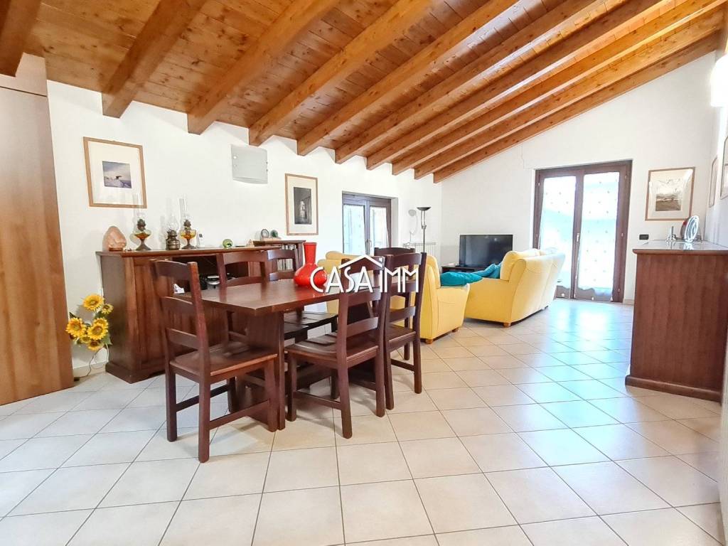 appartamento in vendita ad Ispra