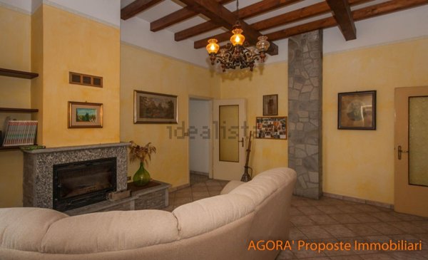 appartamento in vendita ad Ispra in zona Barza