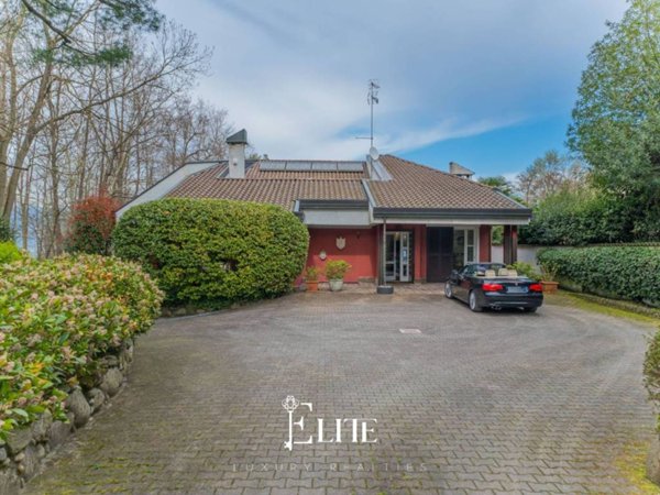 casa indipendente in vendita ad Ispra