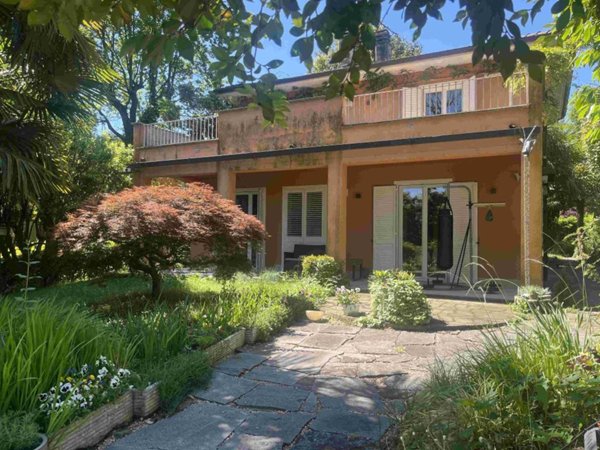 casa indipendente in vendita ad Ispra