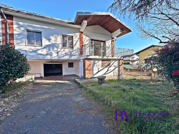 casa indipendente in vendita ad Ispra in zona Barza