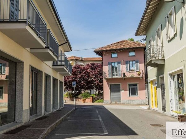 negozio in vendita ad Ispra