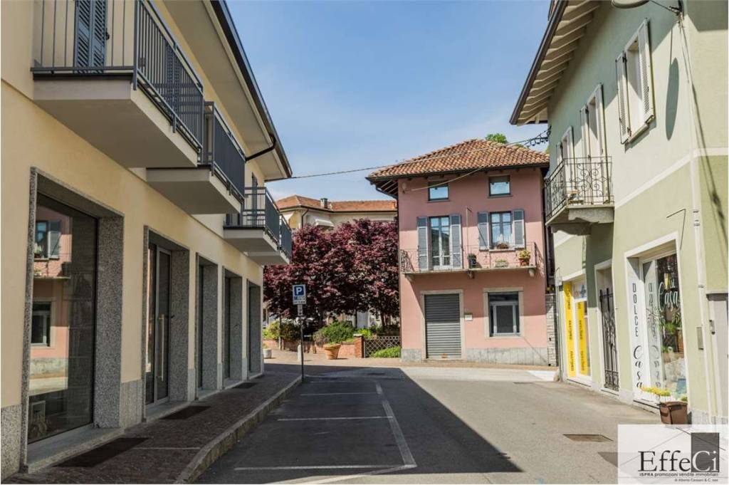 negozio in vendita ad Ispra