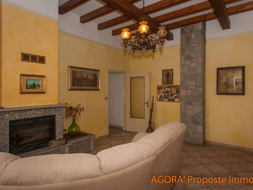 appartamento in vendita ad Ispra in zona Barza